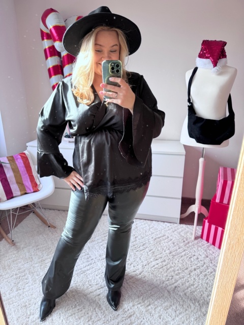 BLUZKA SATYNOWA ( BORDO, CZARNA)