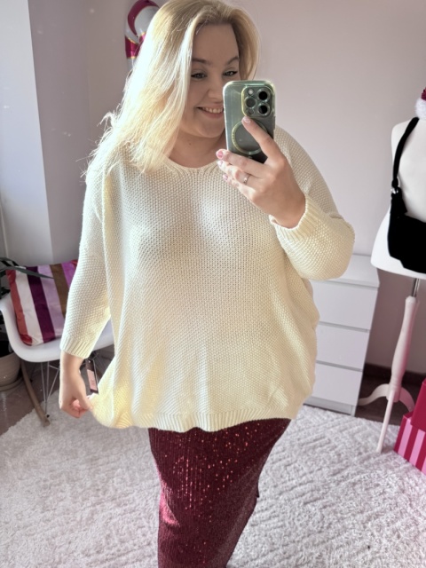 SWETER ŚMIETANKA OVERSIZE