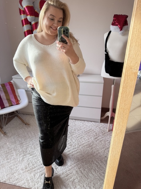 SWETER ŚMIETANKA OVERSIZE