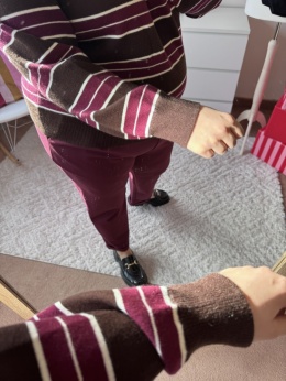 SWETEREK Z KOŁNIERZYKIEM