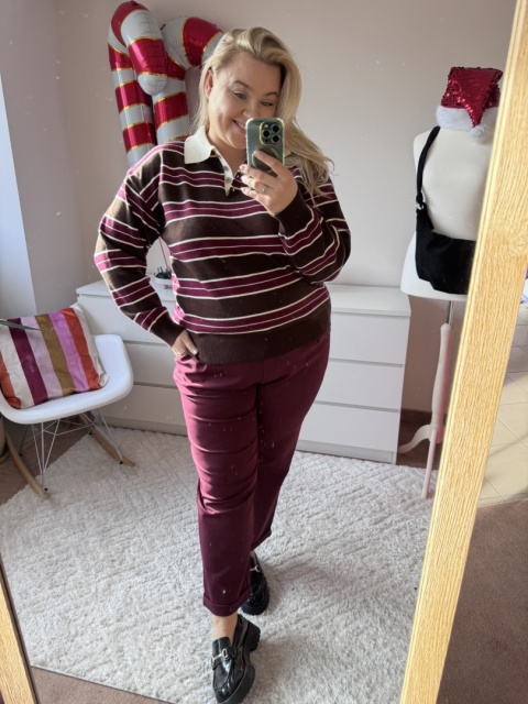 SWETEREK Z KOŁNIERZYKIEM