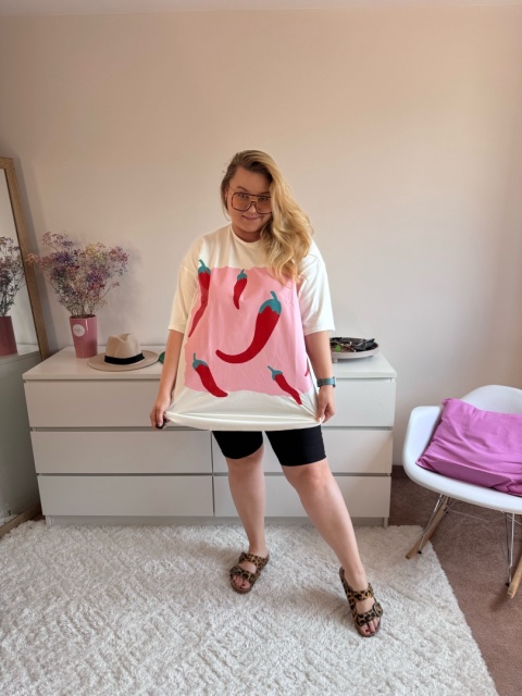 T-SHIRT OVERSIZE CHILI by Szafana+ T-SHIRT OVERSIZE CHILI by Szafana+