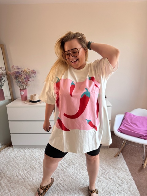 T-SHIRT OVERSIZE CHILI by Szafana+ T-SHIRT OVERSIZE CHILI by Szafana+